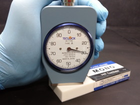 シリコーンゴムの硬度をわかりやすく紹介 硬度サンプルブックを販売してます